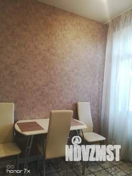 Студия квартира, посуточно, 40м2, 2/5 этаж