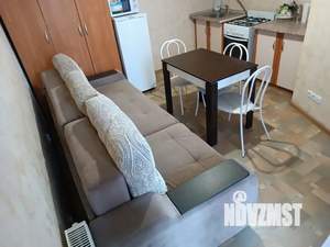 Студия квартира, посуточно, 36м2, 1/4 этаж