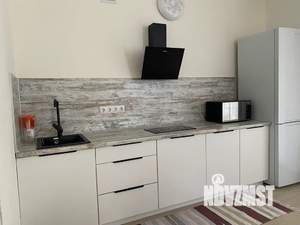 Студия квартира, посуточно, 38м2, 1/10 этаж