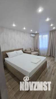 1-к квартира, посуточно, 42м2, 1/20 этаж