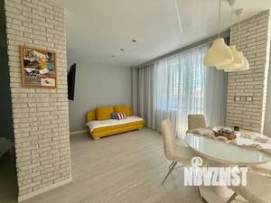 Студия квартира, посуточно, 35м2, 1/5 этаж