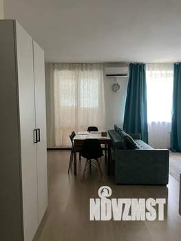 Студия квартира, посуточно, 38м2, 1/10 этаж