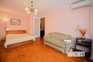 1-к квартира, посуточно, 35м2, 1/1 этаж