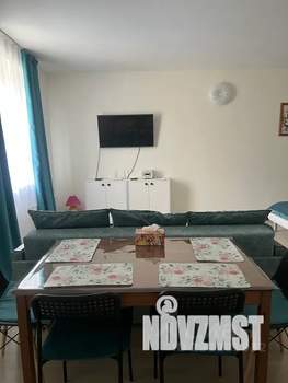 Студия квартира, посуточно, 38м2, 1/10 этаж