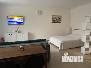 Студия квартира, посуточно, 38м2, 1/10 этаж