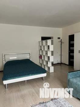 Студия квартира, посуточно, 38м2, 1/10 этаж