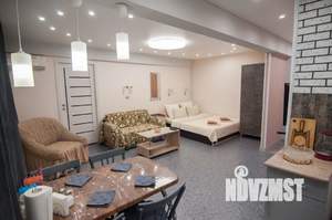 Студия квартира, посуточно, 35м2, 1/5 этаж