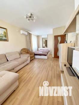 Студия квартира, посуточно, 39м2, 7/10 этаж