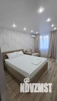 1-к квартира, посуточно, 42м2, 1/20 этаж