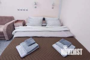 Студия квартира, посуточно, 35м2, 1/5 этаж