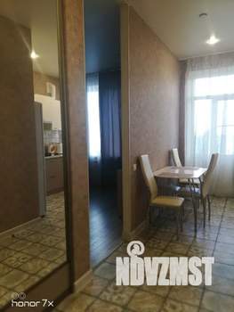 Студия квартира, посуточно, 40м2, 2/5 этаж