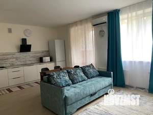 Студия квартира, посуточно, 38м2, 1/10 этаж