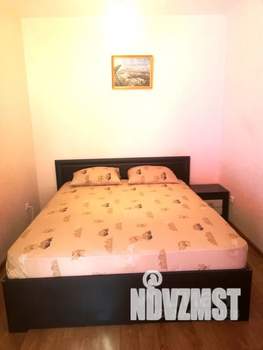 Студия квартира, посуточно, 40м2, 2/10 этаж