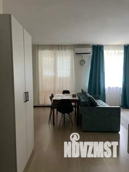 Студия квартира, посуточно, 38м2, 1/10 этаж