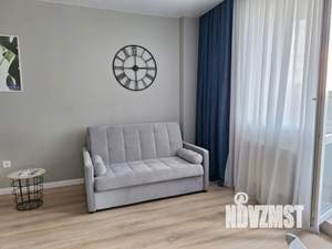 Студия квартира, посуточно, 37м2, 1/5 этаж