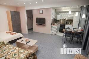 Студия квартира, посуточно, 35м2, 1/5 этаж