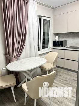 Студия квартира, посуточно, 38м2, 2/15 этаж