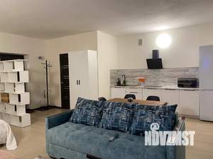 Студия квартира, посуточно, 38м2, 1/10 этаж
