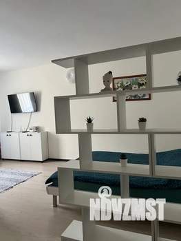 Студия квартира, посуточно, 38м2, 1/10 этаж