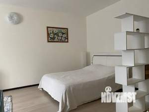 Студия квартира, посуточно, 38м2, 1/10 этаж