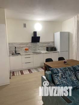 Студия квартира, посуточно, 38м2, 1/10 этаж