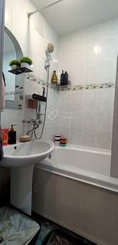 2-к квартира, вторичка, 52м2, 9/9 этаж