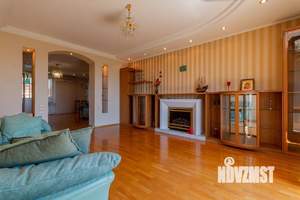 4-к квартира, вторичка, 106м2, 6/6 этаж
