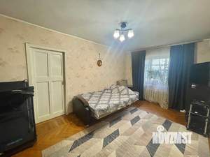 2-к квартира, вторичка, 42м2, 1/4 этаж