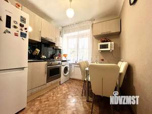 2-к квартира, вторичка, 37м2, 1/4 этаж
