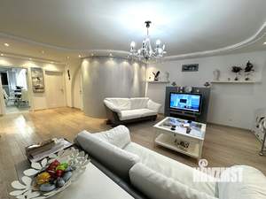 4-к квартира, вторичка, 157м2, 3/10 этаж